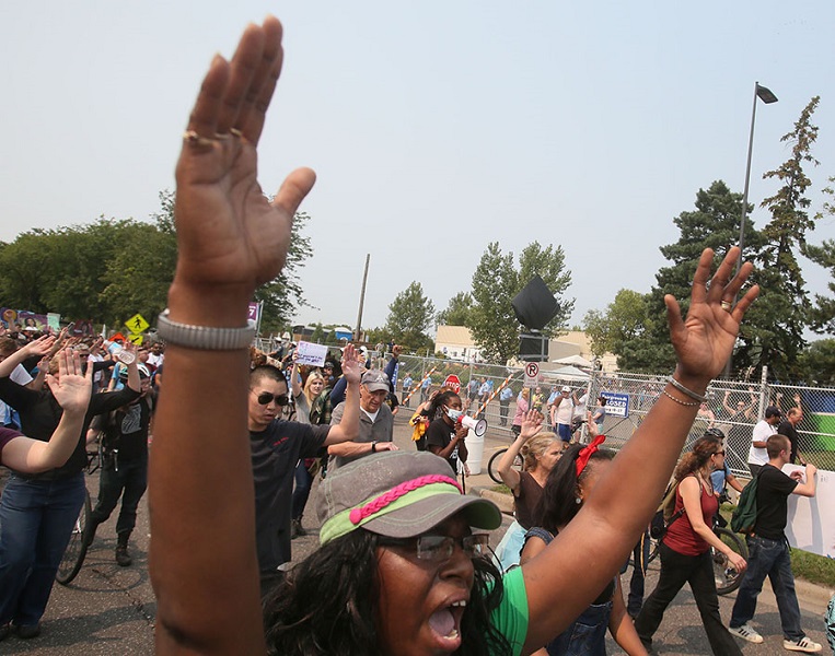 protest+gal83015+2041.jpg