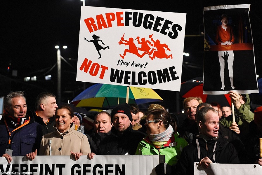300E127600000578-3394896-Protestors_from_the_PEGIDA_movement_Patriotic_Europeans_Against_-a-15_1452560720093.jpg