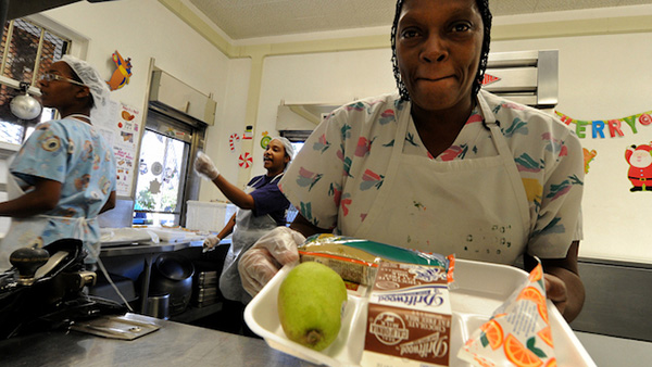 cafeteria-lady_107264981.jpg
