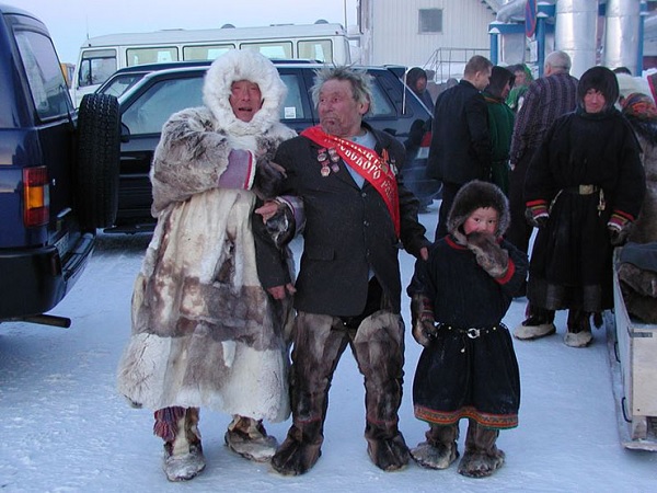 SU.warming-icing.wedding.Chukche.Eskimo.jpg