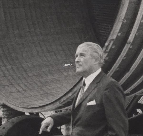 MAGA_S-IC_engines_and_Von_Braun_1.jpg