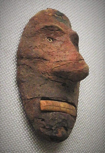 CHI_Europoid_Mask_Lop_Nur_Nor_2000_1000_BCE.jpg