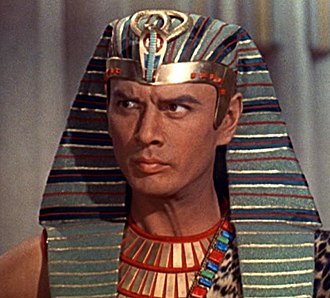 330px-Yul_Brynner_in_The_Ten_Commandments_film_trailer.jpg