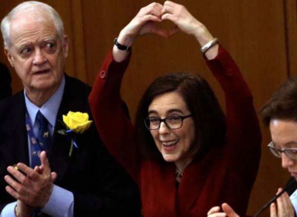Oregon Governor Brown.jpg