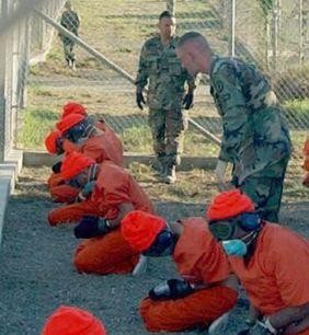 07Gitmo_Prisoners.jpg