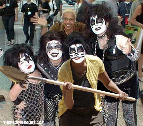 Moochelle Shovel Kiss.jpg