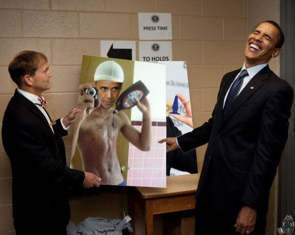 obama-laughs-at-selfie.jpg