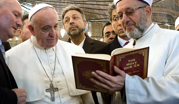 Pope_Francis_Koran.jpg