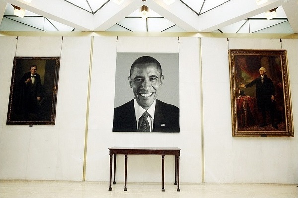 US.UK.2013.12.15.Obama.US embassy in London unveils huge tapestry of Obama.EXCERPT.1.jpg