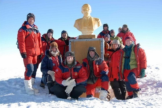 Lenin_Pole_of_Inaccessibility_2008_01_01_Norwegian_US_Scientific_Traverse_of_East_Antarctica_(560).jpg