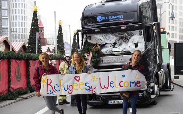 refugees-welcome-600.jpg