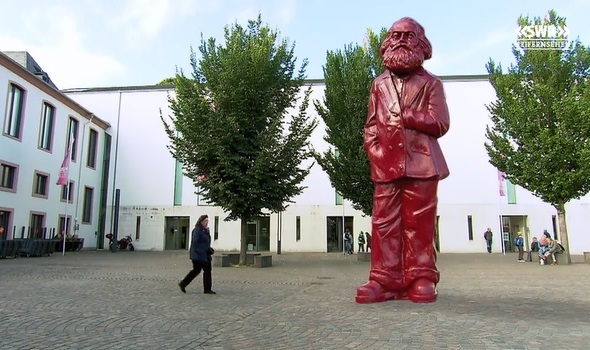 DE.Trier.Karl-Marx-Monument-(simulation).jpg