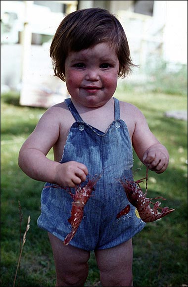 Sarah Palin a toddler catching crayfish.jpg